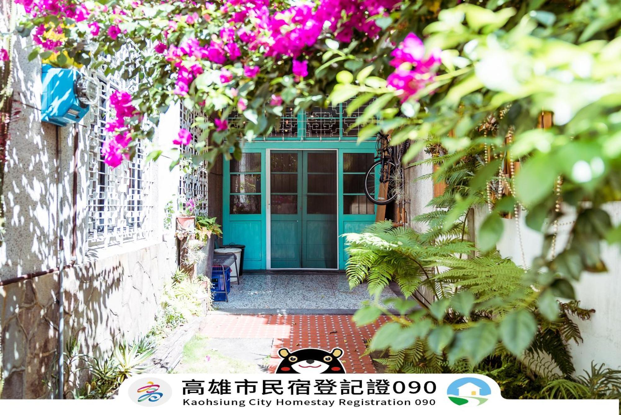 With Inn Hostel Kaohsiung Exterior foto